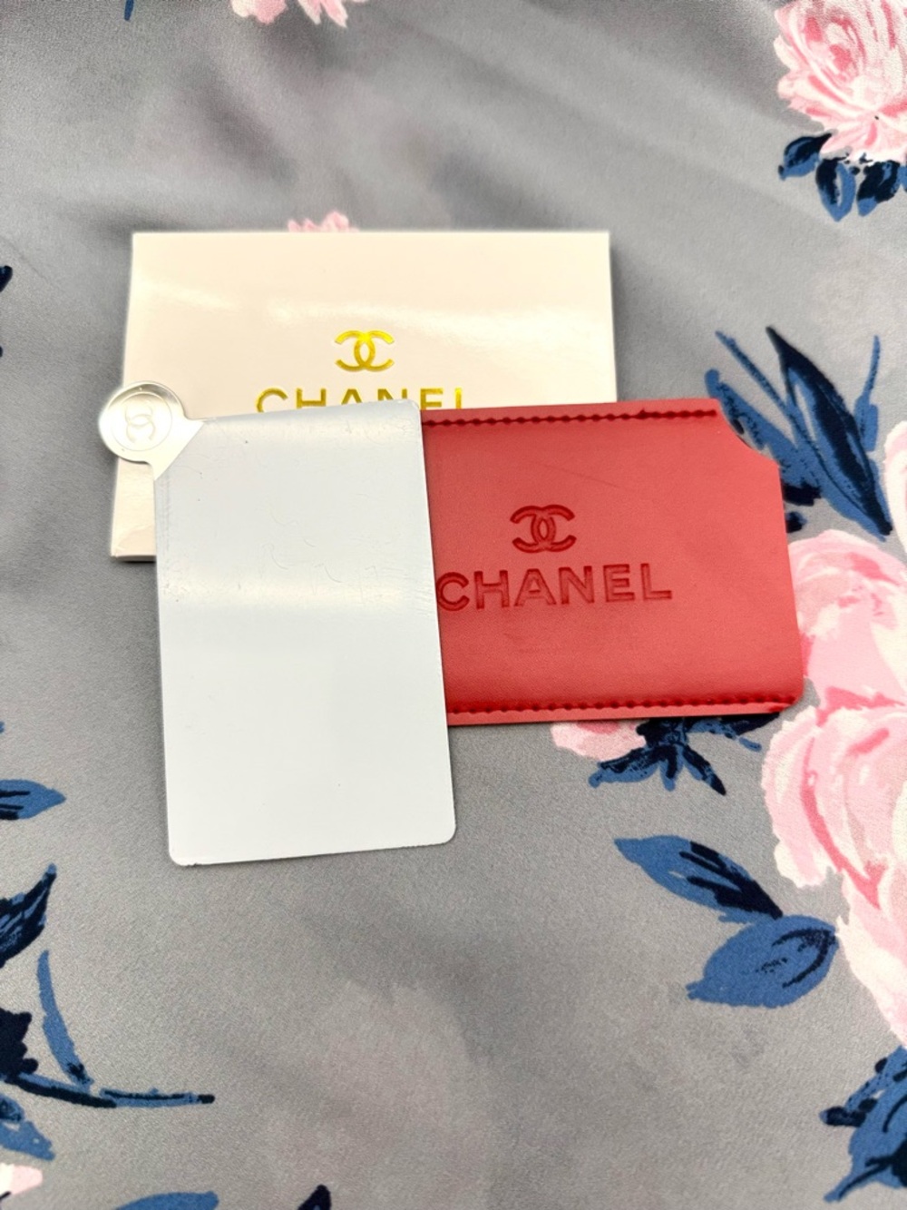 Chanel Mirror With Sleeve New - Picture 3 of 5
